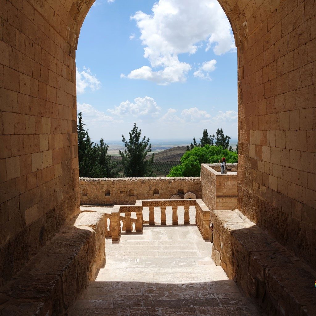 deyrurulzafaran monastery mardin landscape